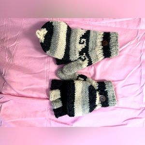 ⭐️SOLD⭐️ Alpaca hair glove/mittens